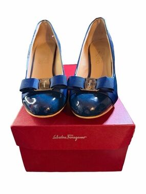 Salvatore Ferragamo Vara Navy Patent Leather Bow Pumps - Size 40 w/ Box